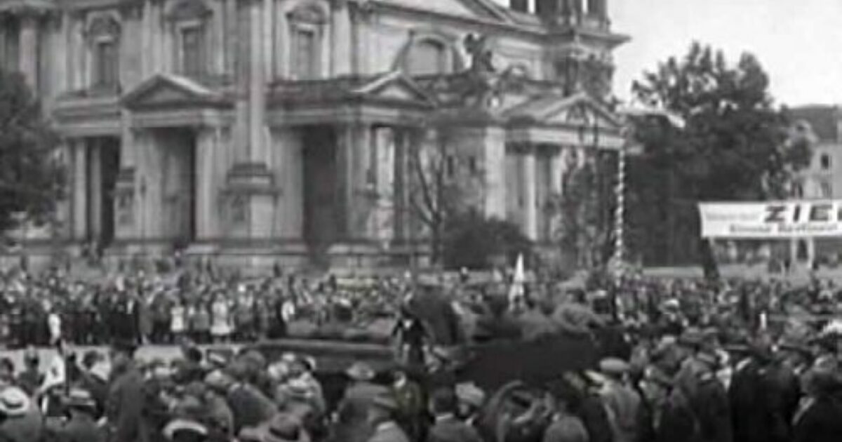 Berlin - sinfonie der großstadt (Berlin: Symphony of a Great City)